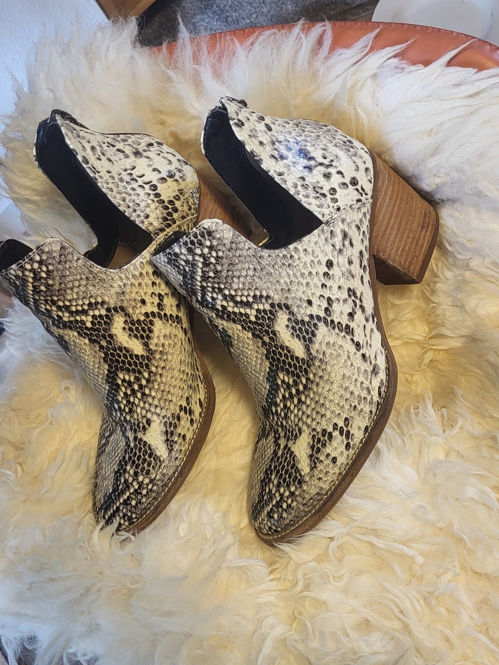Snake-Print Cutout Ankle Boots - White/Black Waterproof